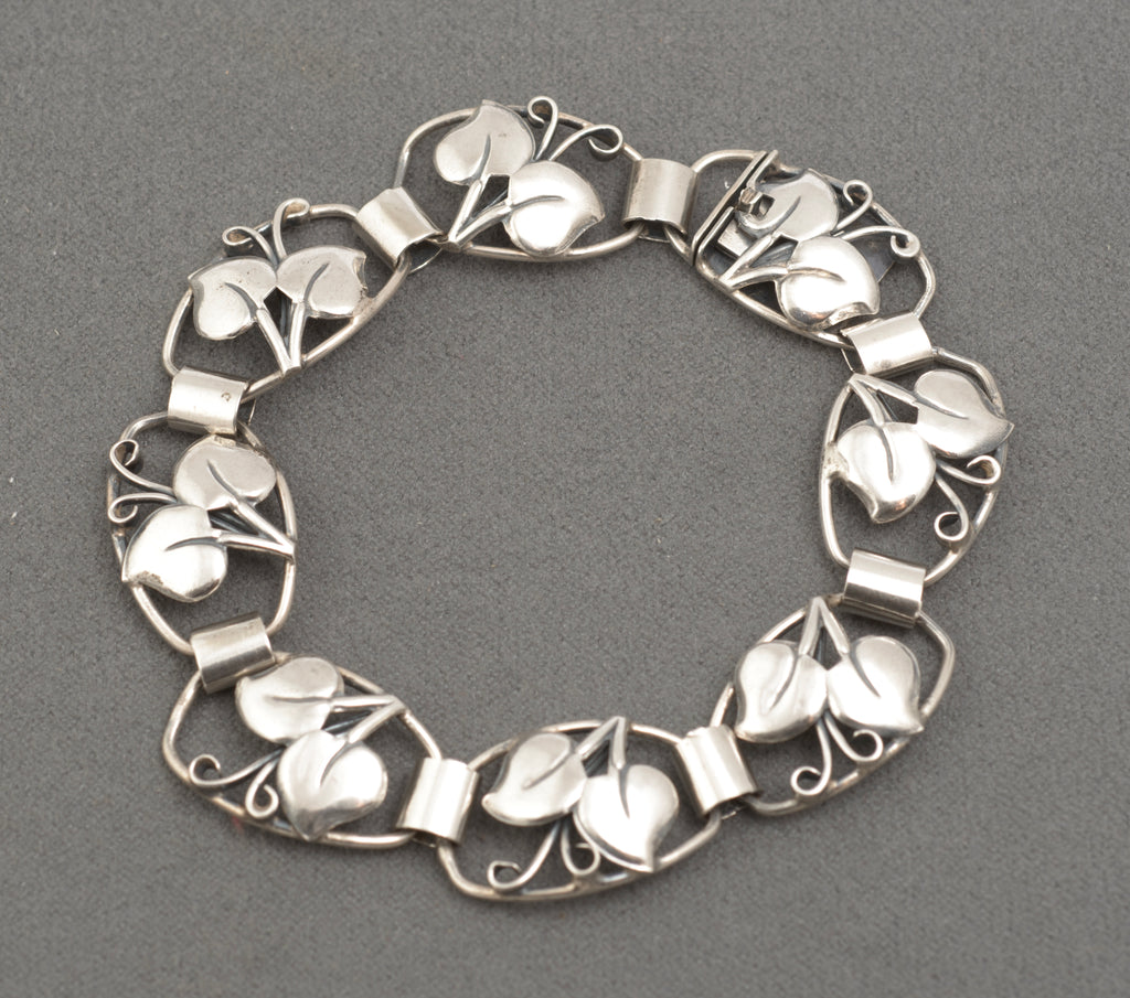 Arne Henning Petersen Danish silver bracelet - detail of individual link showing heart-shaped leaves and wire stem detail