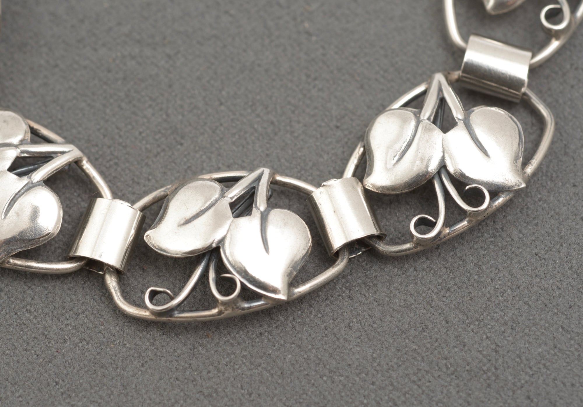 Arne Henning Petersen Danish silver bracelet - curved section showing articulated link construction and oxidised reverse