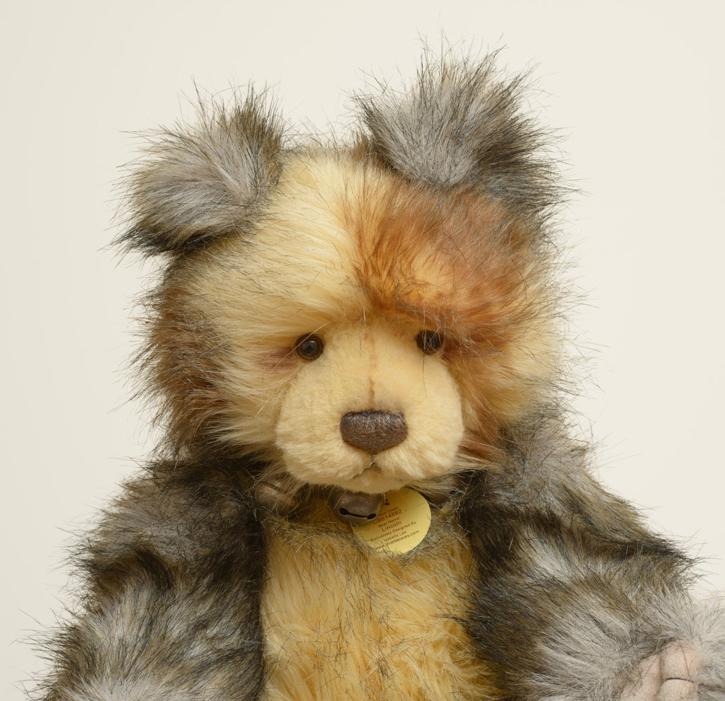 Charlie Bears Lincoln - Isabelle Collection - paw detail showing brown suede effect pad with four toe sections and black claw stitching