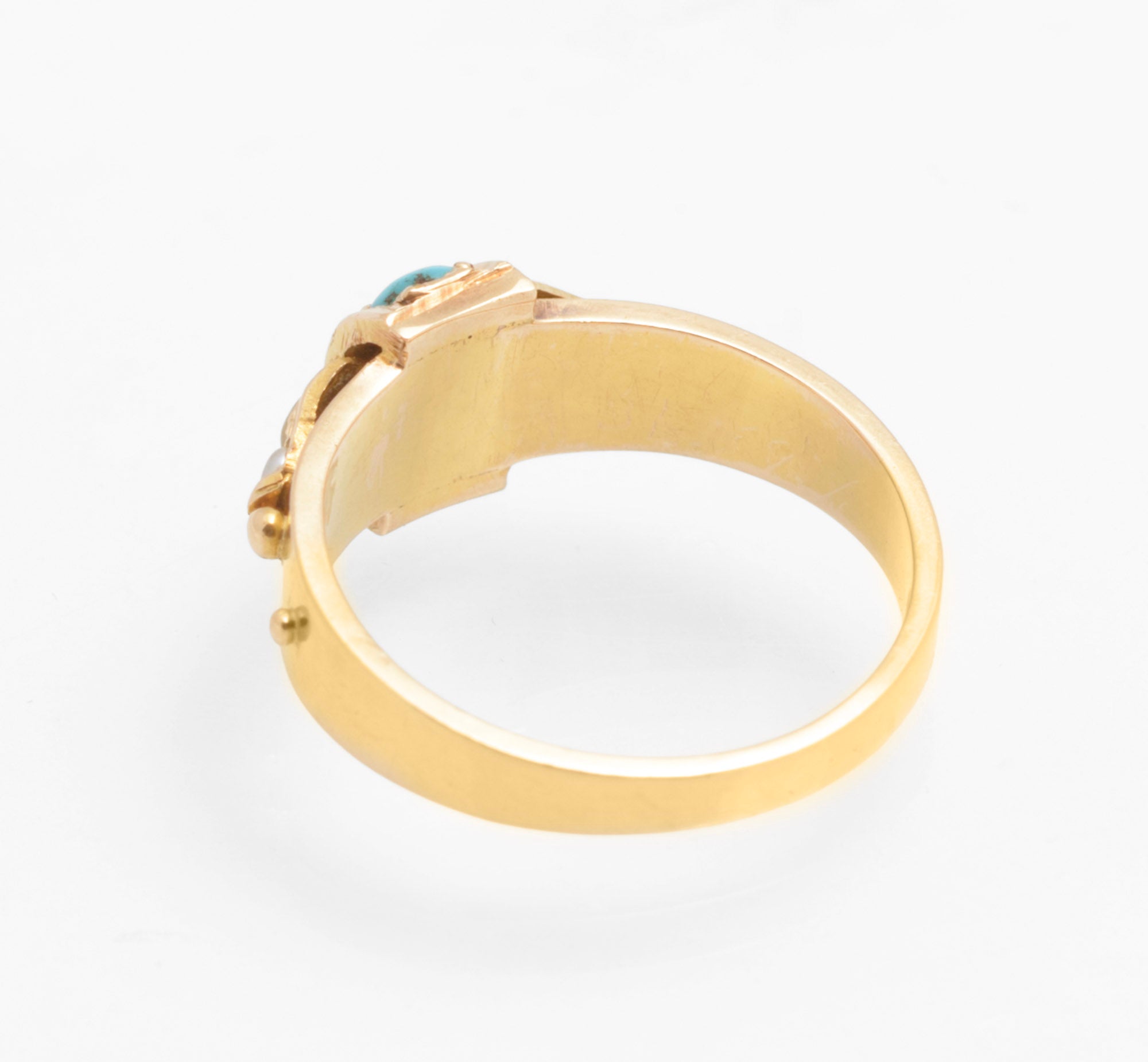 Victorian 15ct gold ring - natural turquoise and split pearls - close up head detail showing three natural turquoise cabochons in vertical strapwork frame with split pearls in shaped gold panels to either side