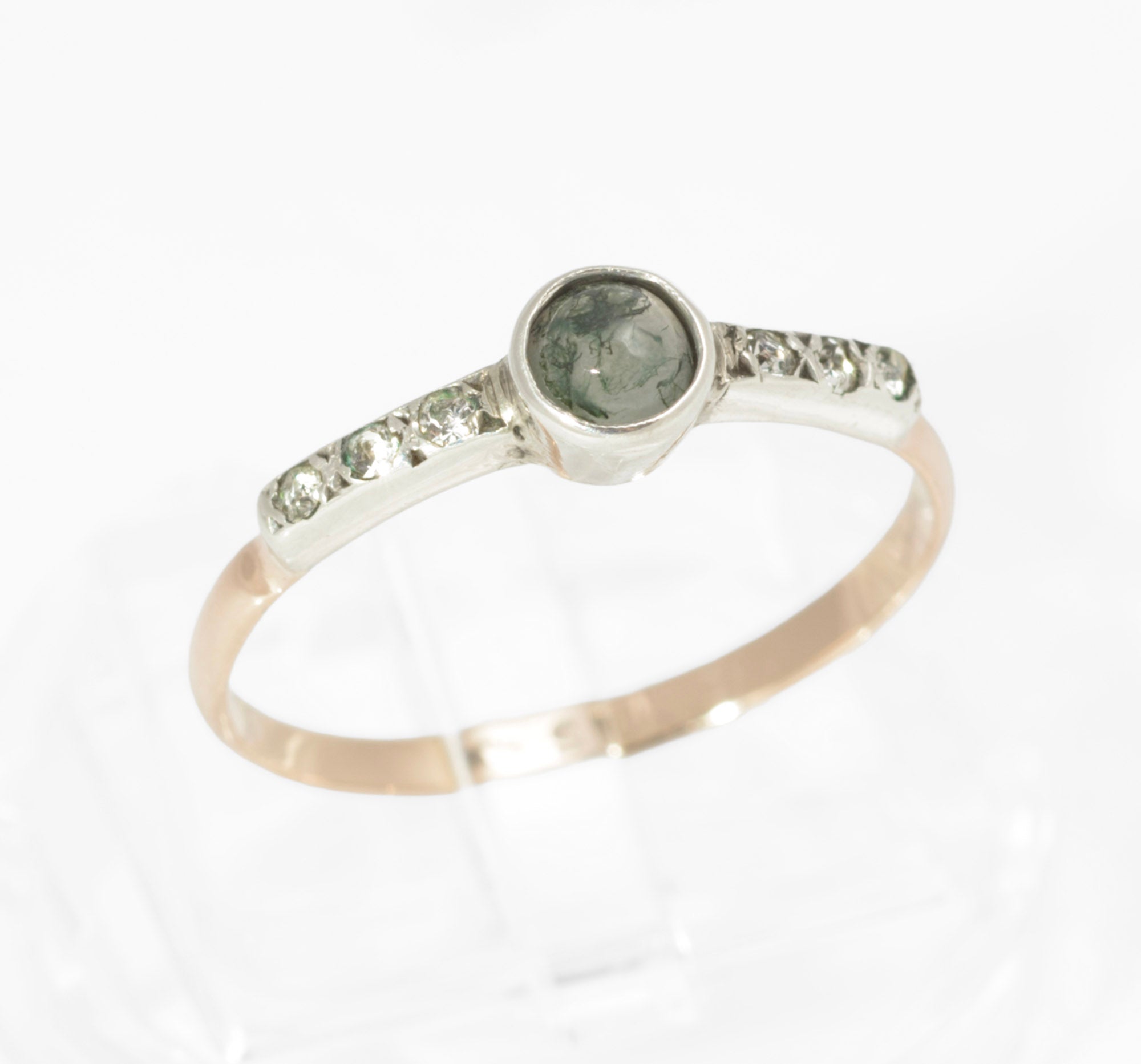 Art Deco moss agate ring - 9ct rose gold and silver - side profile view showing low profile silver bezel setting and tapered paste set shoulders rising from rose gold band