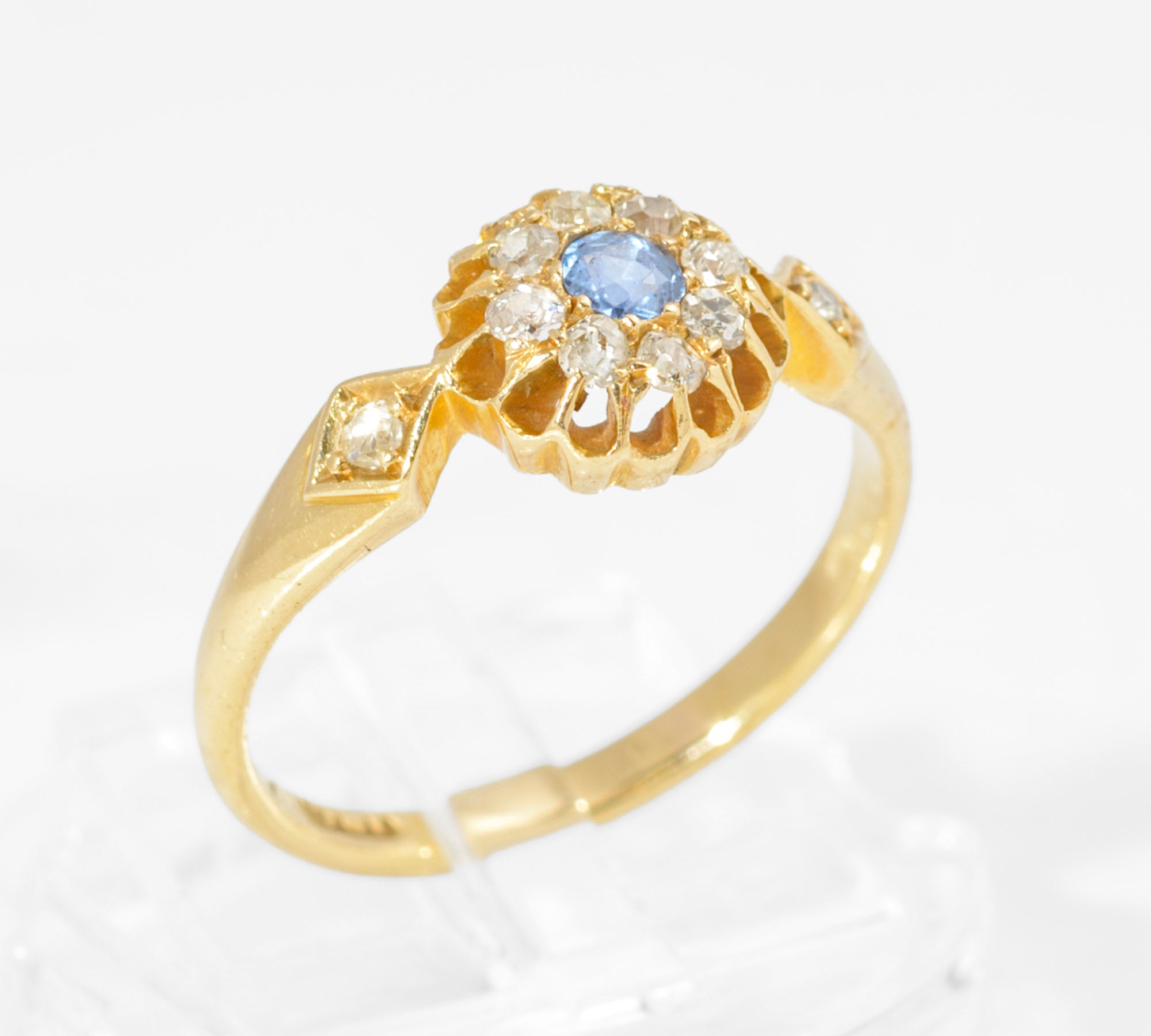 Antique 18ct gold sapphire and diamond cluster ring - worn on hand model side profile view