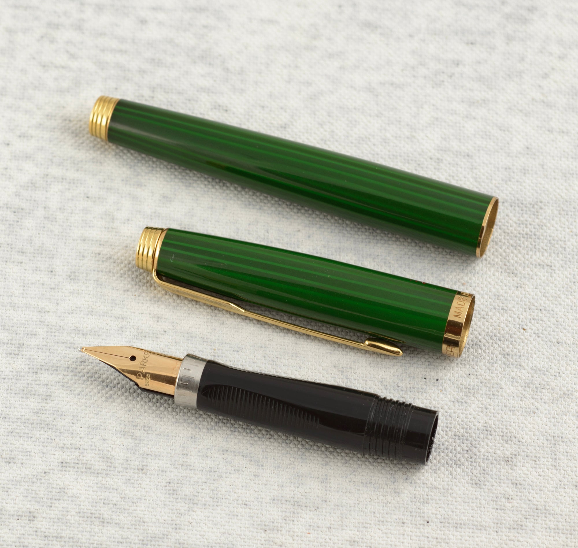 A vintage Parker 75 Laque fountain pen in the Malachite green finish, made in France circa 1979. From the first French production run, carrying the red Chinese characters 派克 near the lower cap band. Fitted with a French Méru made 14K gold fine nib.