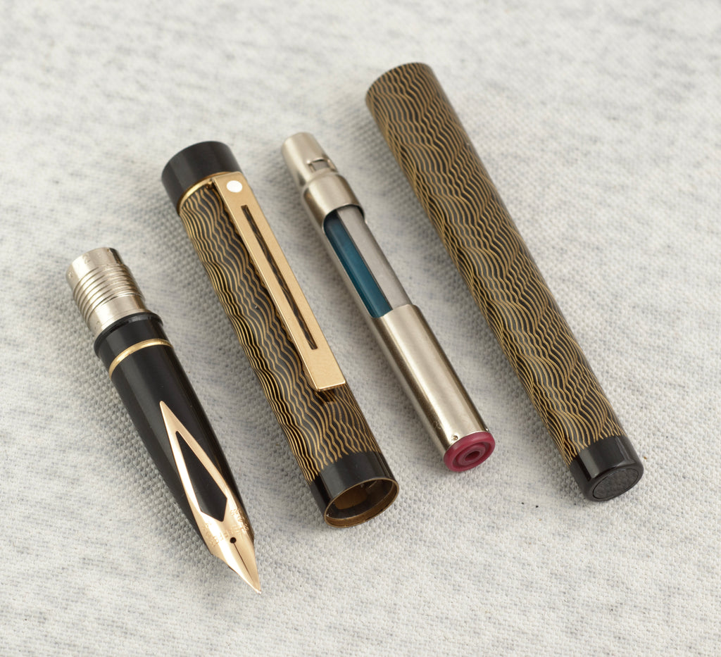 Sheaffer Targa 676 Classic Fountain Pen - Gold Feather - 14K Gold Nib - Boxed - C3057