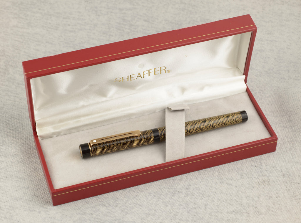 Sheaffer Targa 676 Classic fountain pen Gold Feather finish with original red Sheaffer presentation case open showing cream satin interior and soft grey pouch on linen background