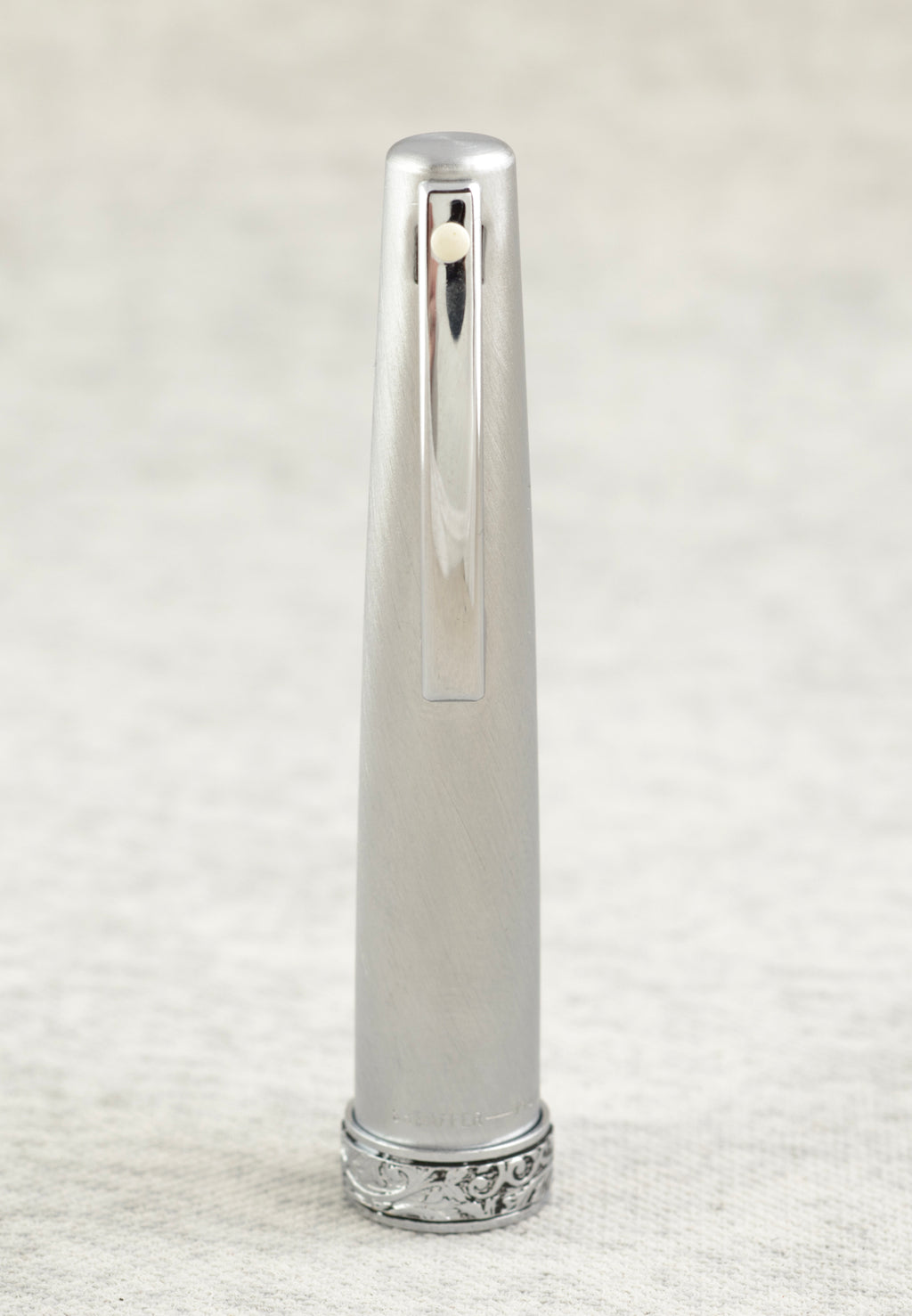 Lady Sheaffer 620 Florentine fountain pen and mechanical pencil set lying parallel on linen background showing matching brushed silver tone finish and Florentine band alignment