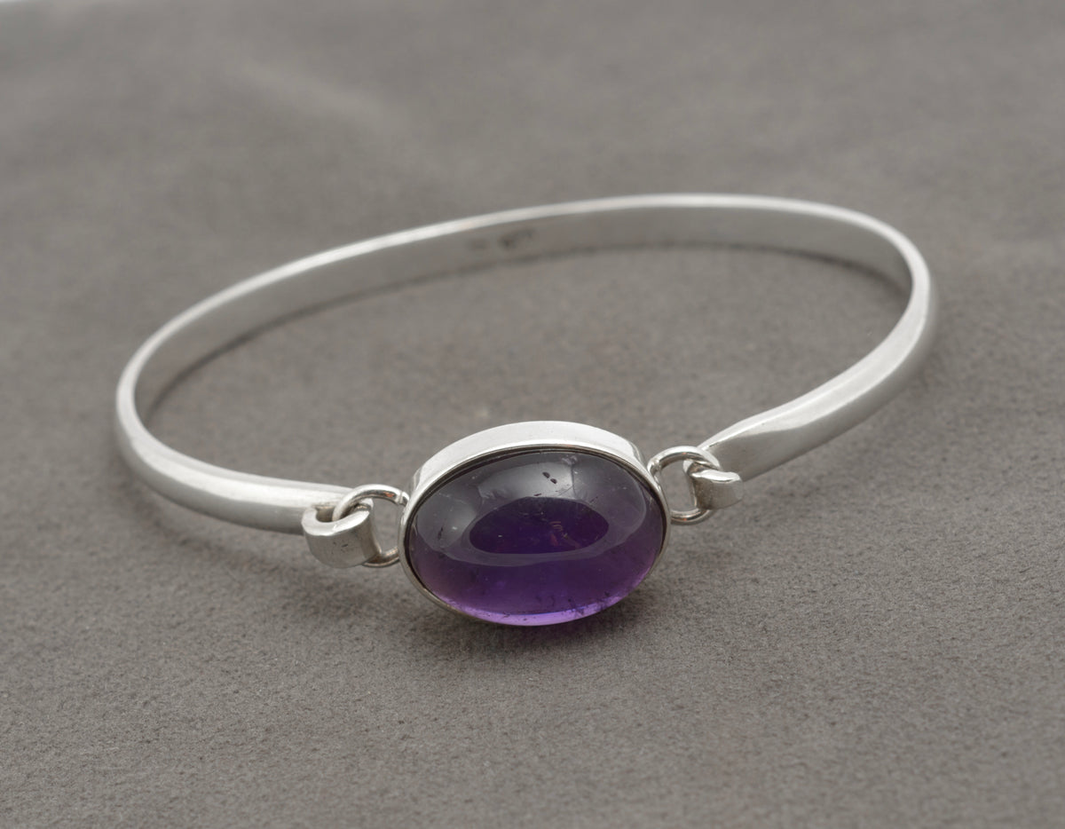 Vintage sterling silver amethyst cabochon bangle, oval purple stone in bezel setting - side view
