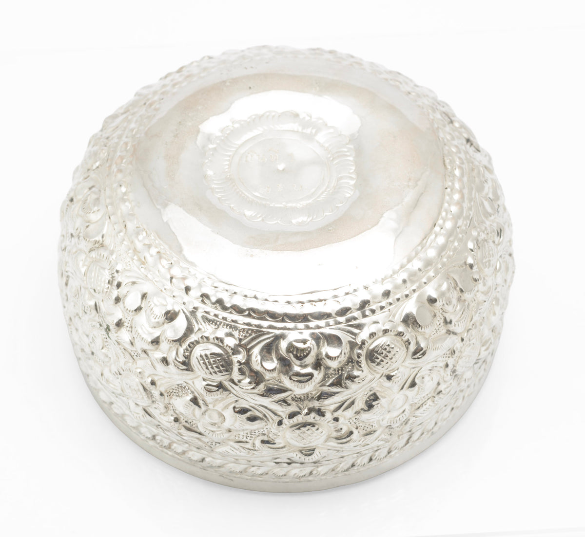 Base of Thai silver offering bowl showing the underside and Thai marks