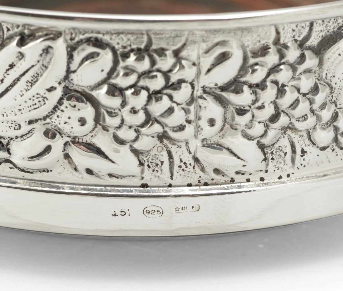 Hallmark detail showing 451 maker mark, 925 sterling mark in oval, Italian star control mark and 434 FI Florence assay office registration - Falsini Ferruccio