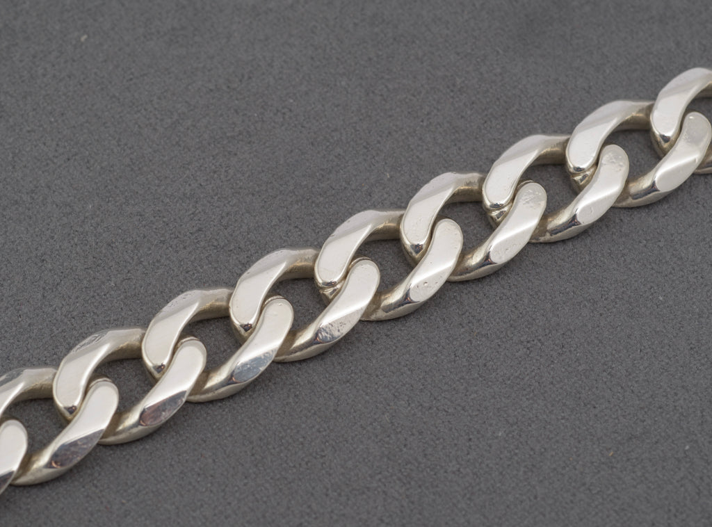 Italian sterling silver flat curb link bracelet, clasp and Italy marks detail