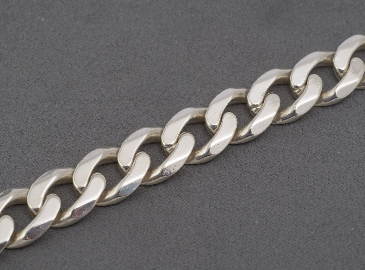 Italian sterling silver flat curb link bracelet, clasp and Italy marks detail
