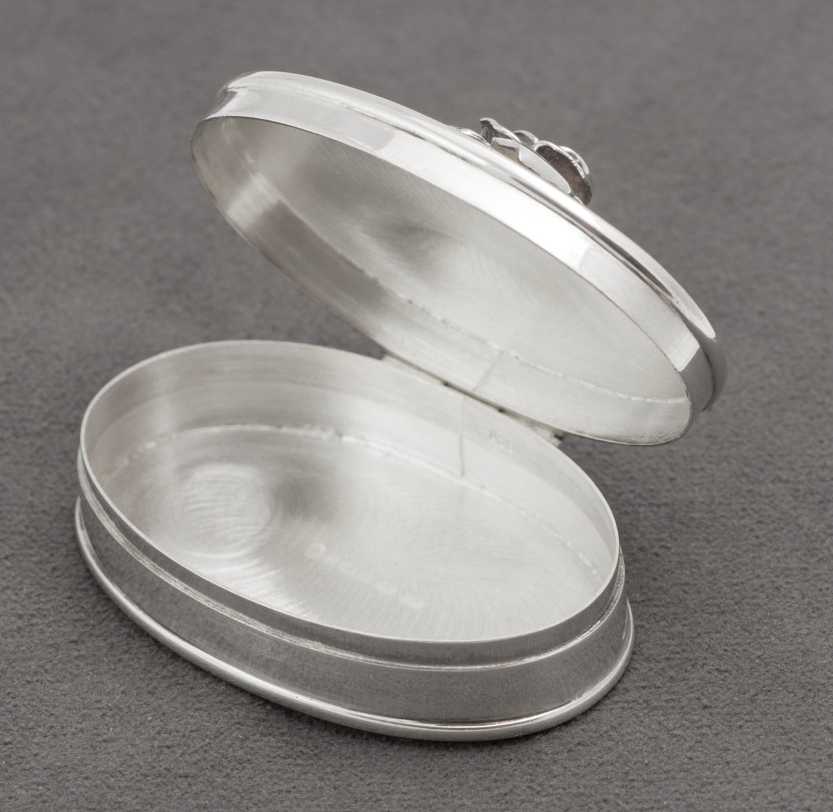 Sterling silver oval rose pill box by Mark Houghton, Sheffield 2002 - C3109 view 7