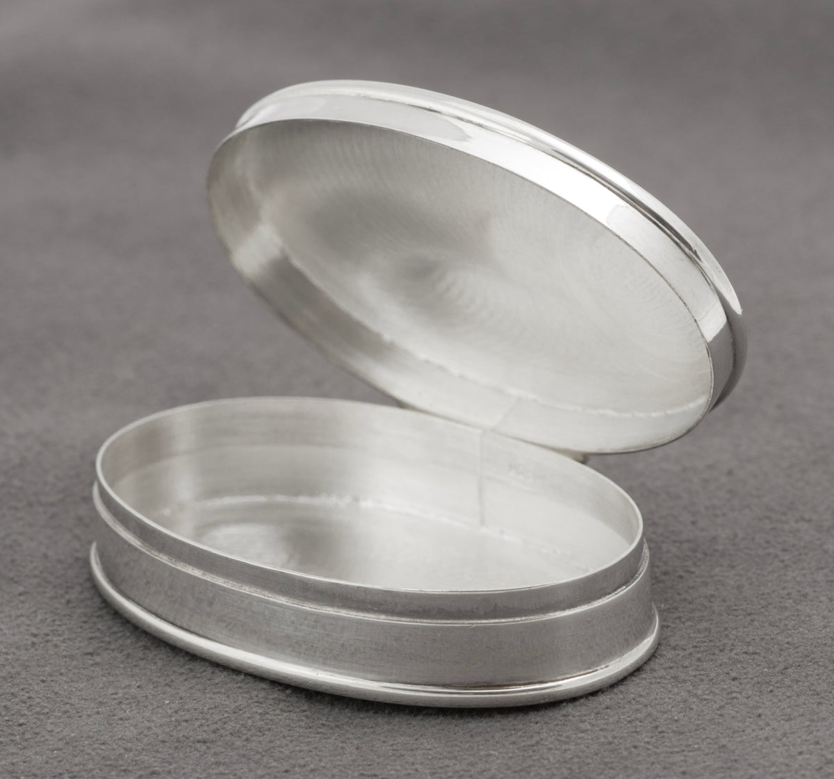 Sterling silver oval rose pill box by Mark Houghton, Sheffield 2002 - C3109 view 8