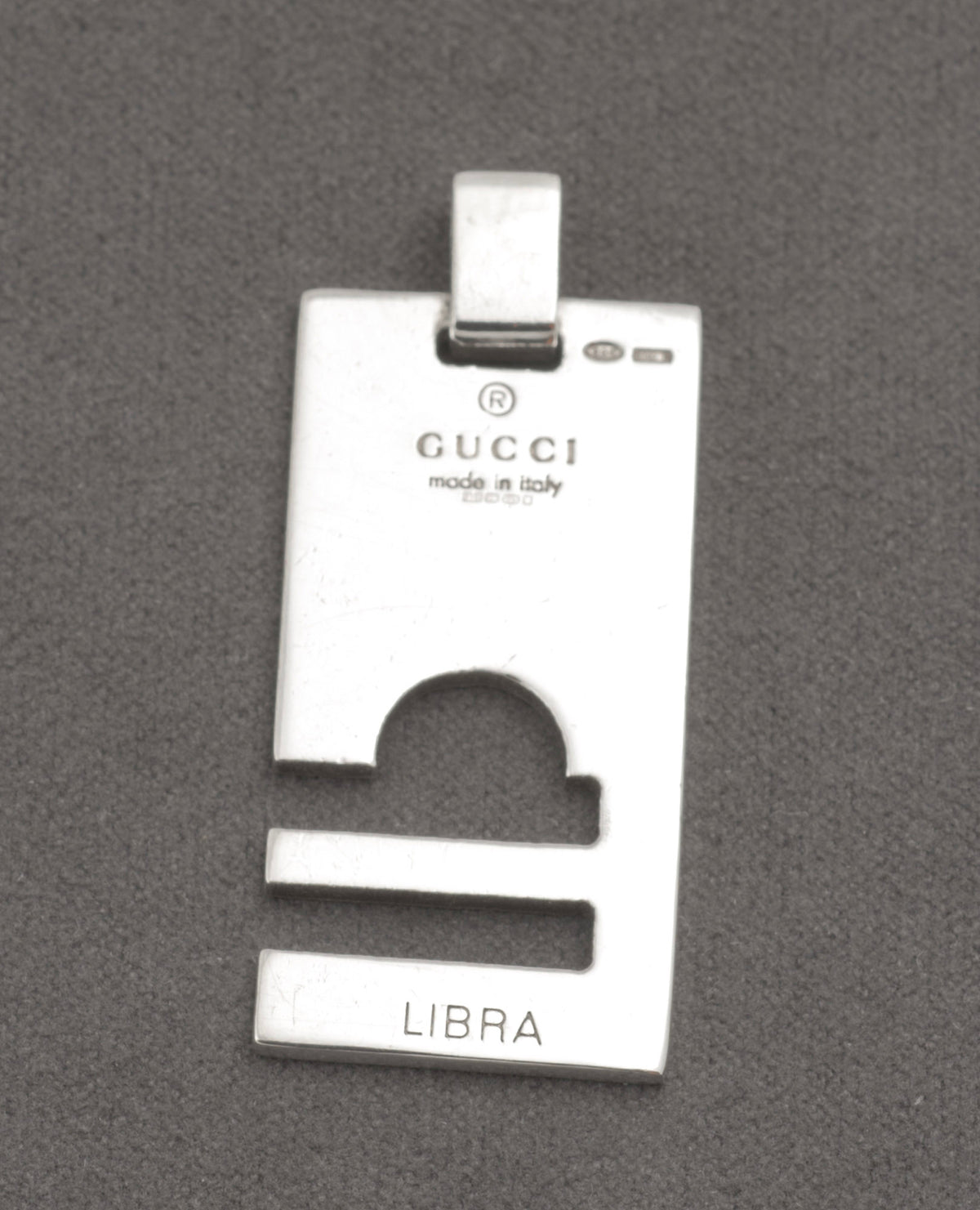 Polished rectangular Gucci silver pendant with Libra zodiac symbol cut out - C3110