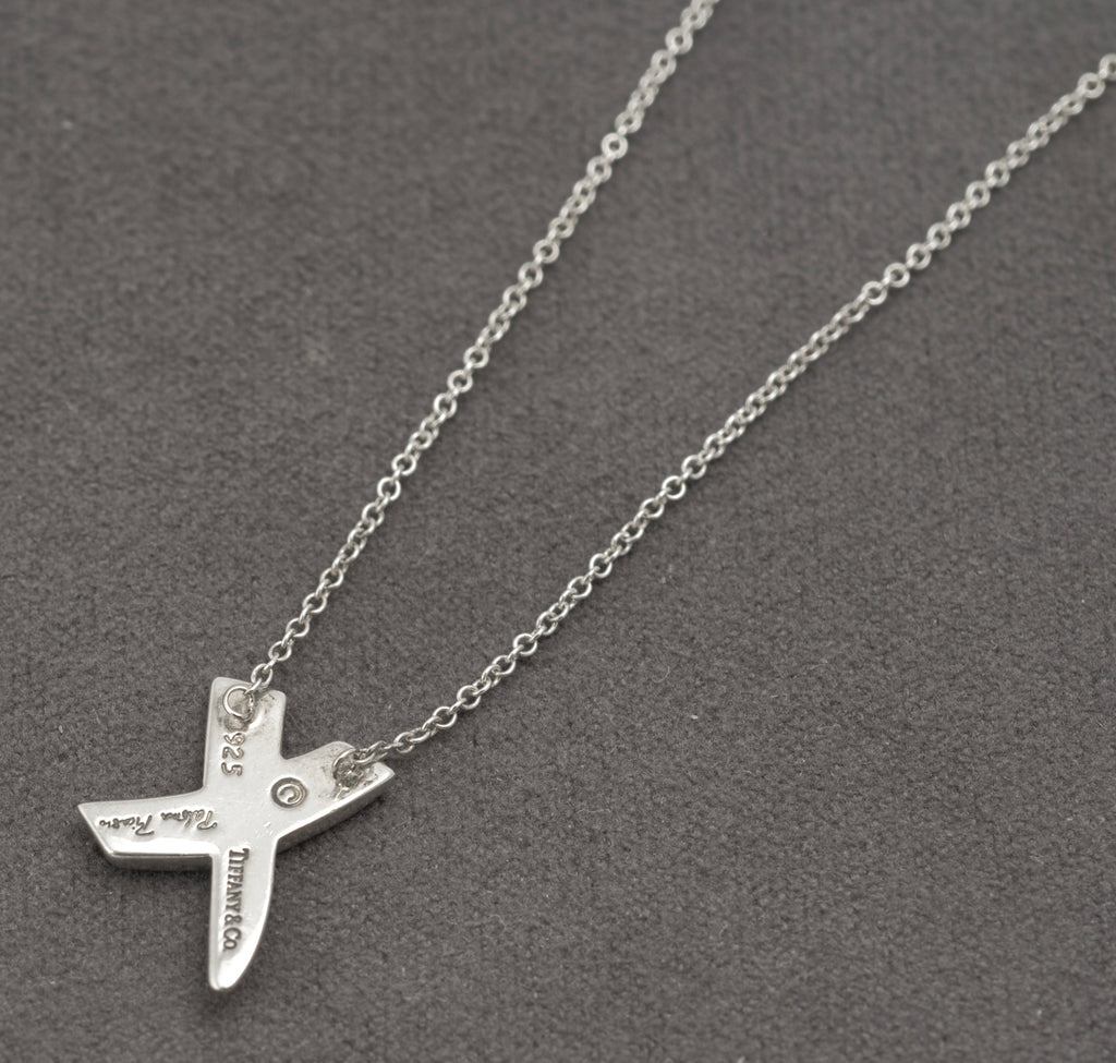Tiffany & Co Paloma Picasso sterling silver Graffiti Kiss pendant on fine trace chain - C3111