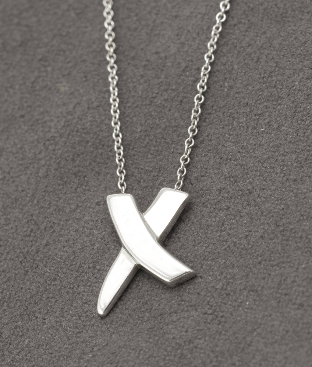 Reverse of Tiffany Kiss pendant marked Tiffany & Co, 925 and Paloma Picasso signature - C3111