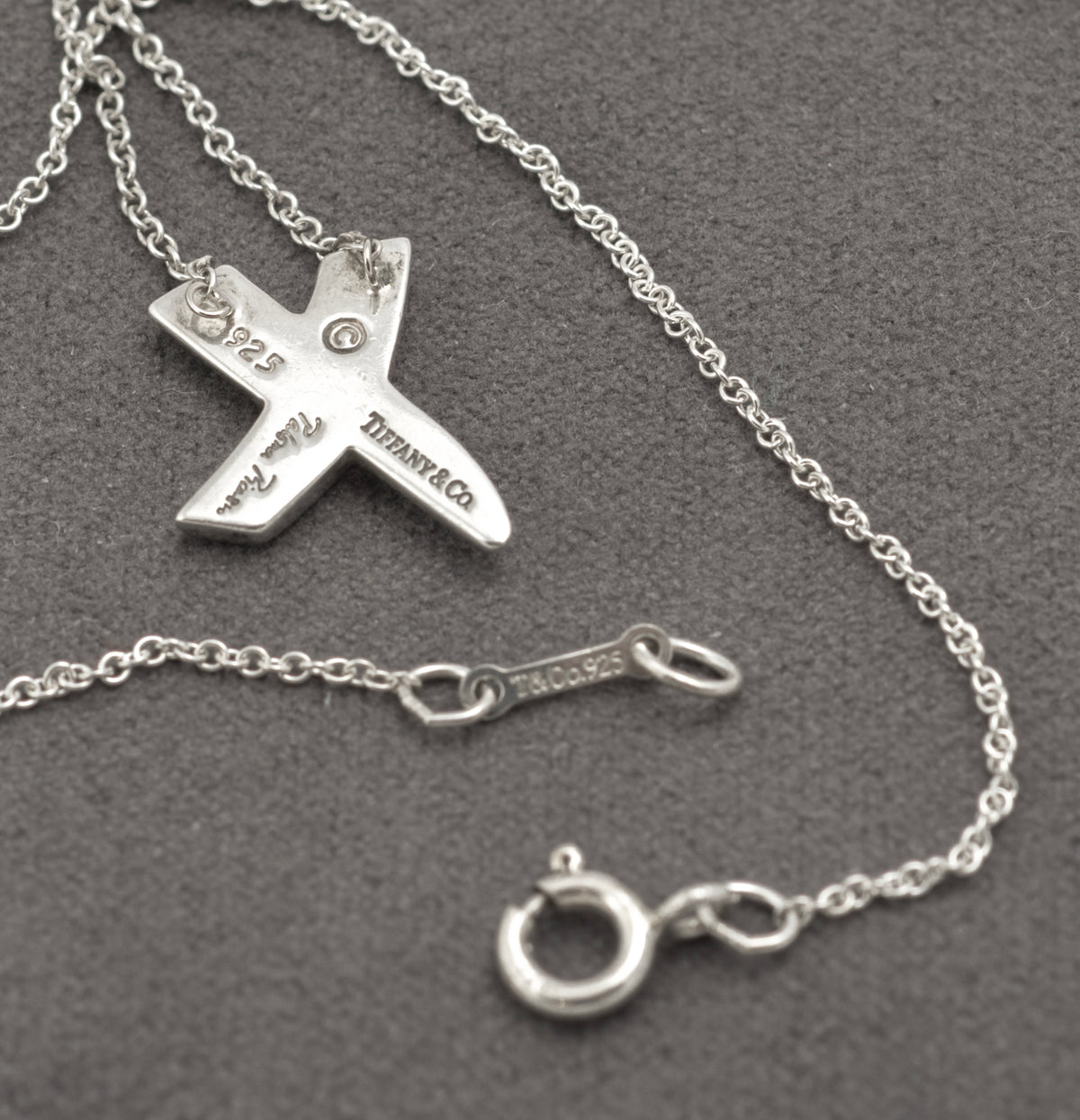 Tiffany & Co Paloma Picasso silver Graffiti Kiss pendant necklace - C3111 view 7