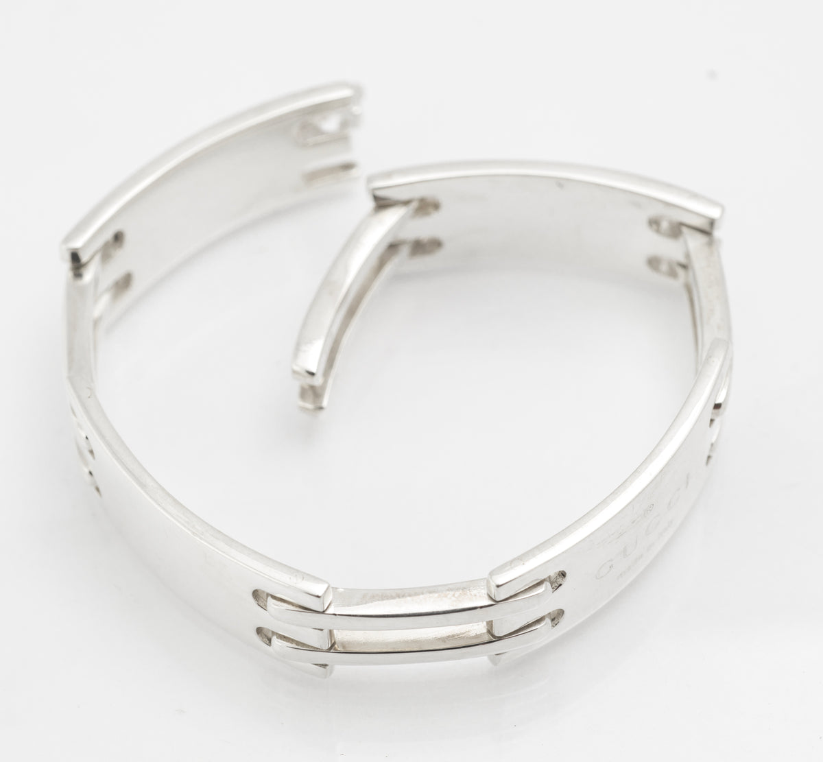 Vintage Gucci sterling silver Logo bracelet with curved panels and double bar links - C3112 view 3