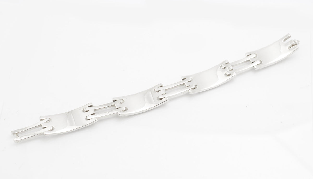 Vintage Gucci sterling silver Logo bracelet with curved panels and double bar links - C3112 view 4