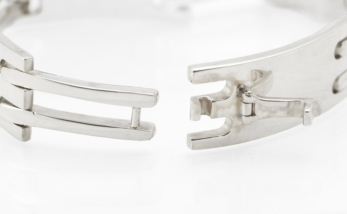 Vintage Gucci sterling silver Logo bracelet with curved panels and double bar links - C3112 view 5