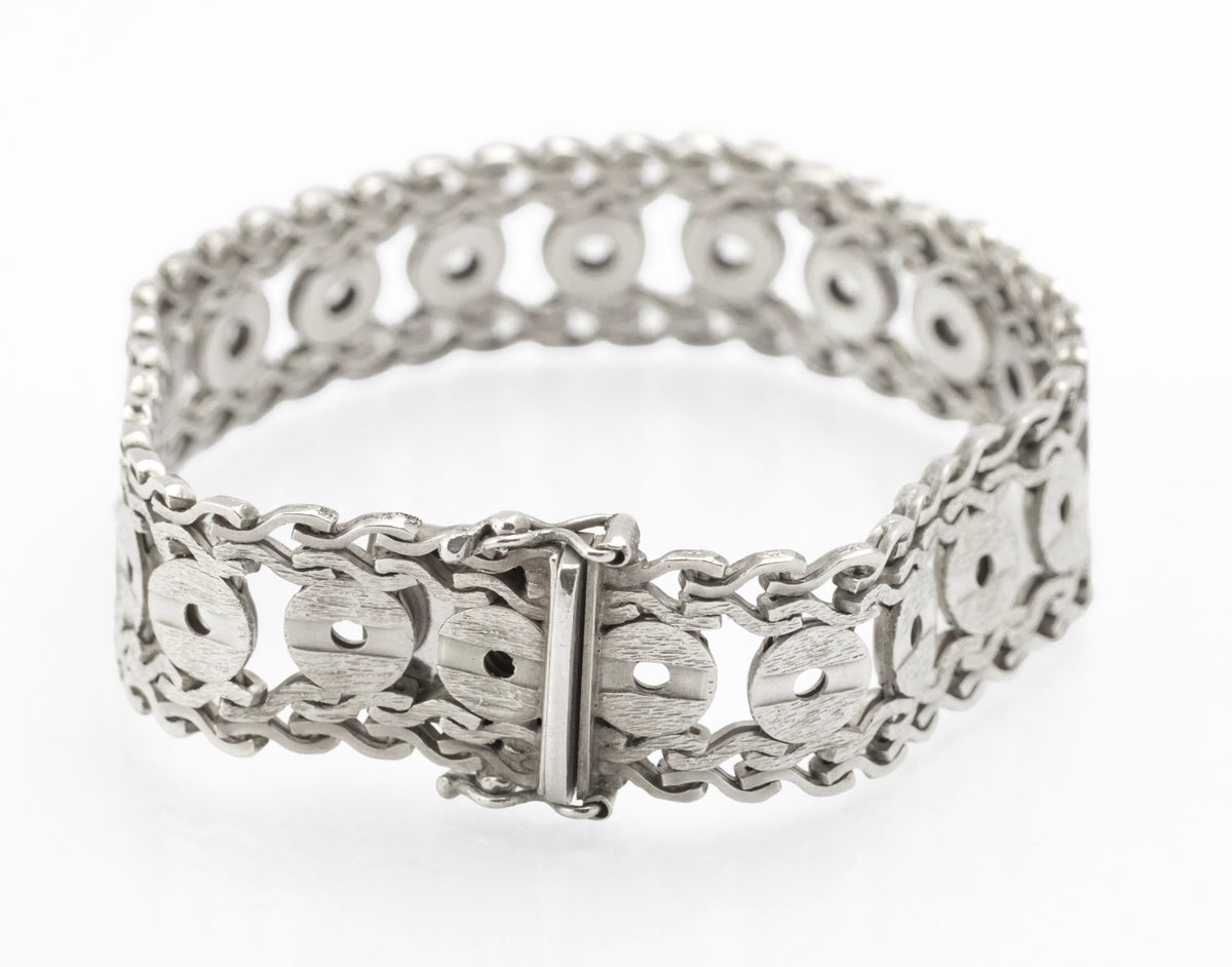 Vintage 1970s sterling silver articulated bracelet with textured discs, London 1974 - C3114 view 1