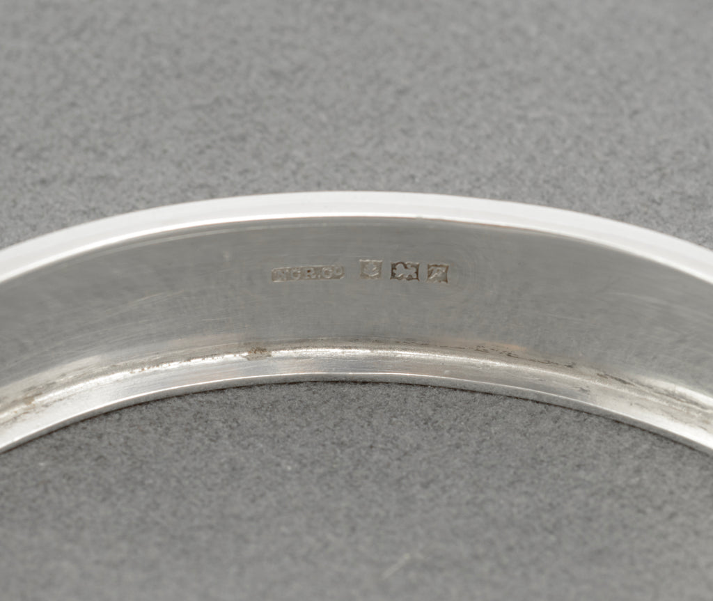 Plain polished reverse of the hinged sterling silver bangle