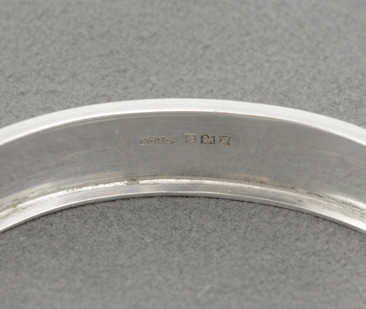 Plain polished reverse of the hinged sterling silver bangle