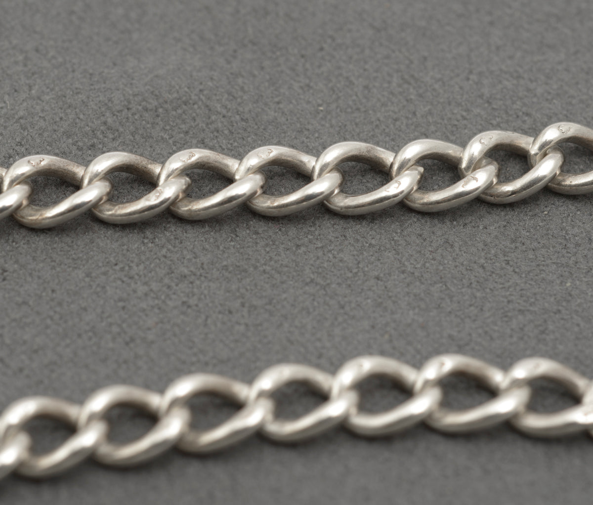 Close view of silver marks on the two swivel dog clips