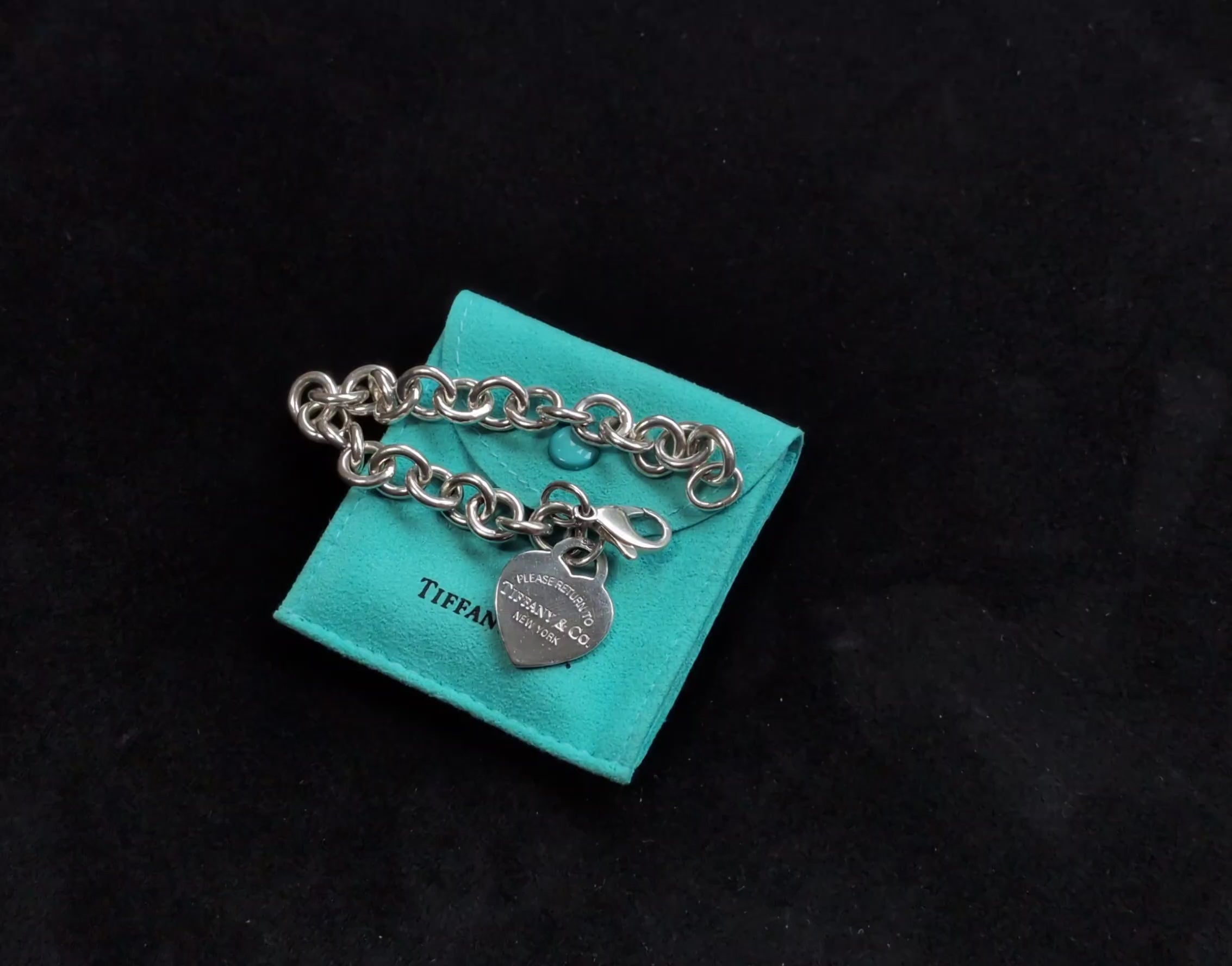 Vintage Tiffany & Co. Return to Tiffany Sterling Silver Heart Tag Bracelet - London Hallmarked 2007 - With Pouch - C3006