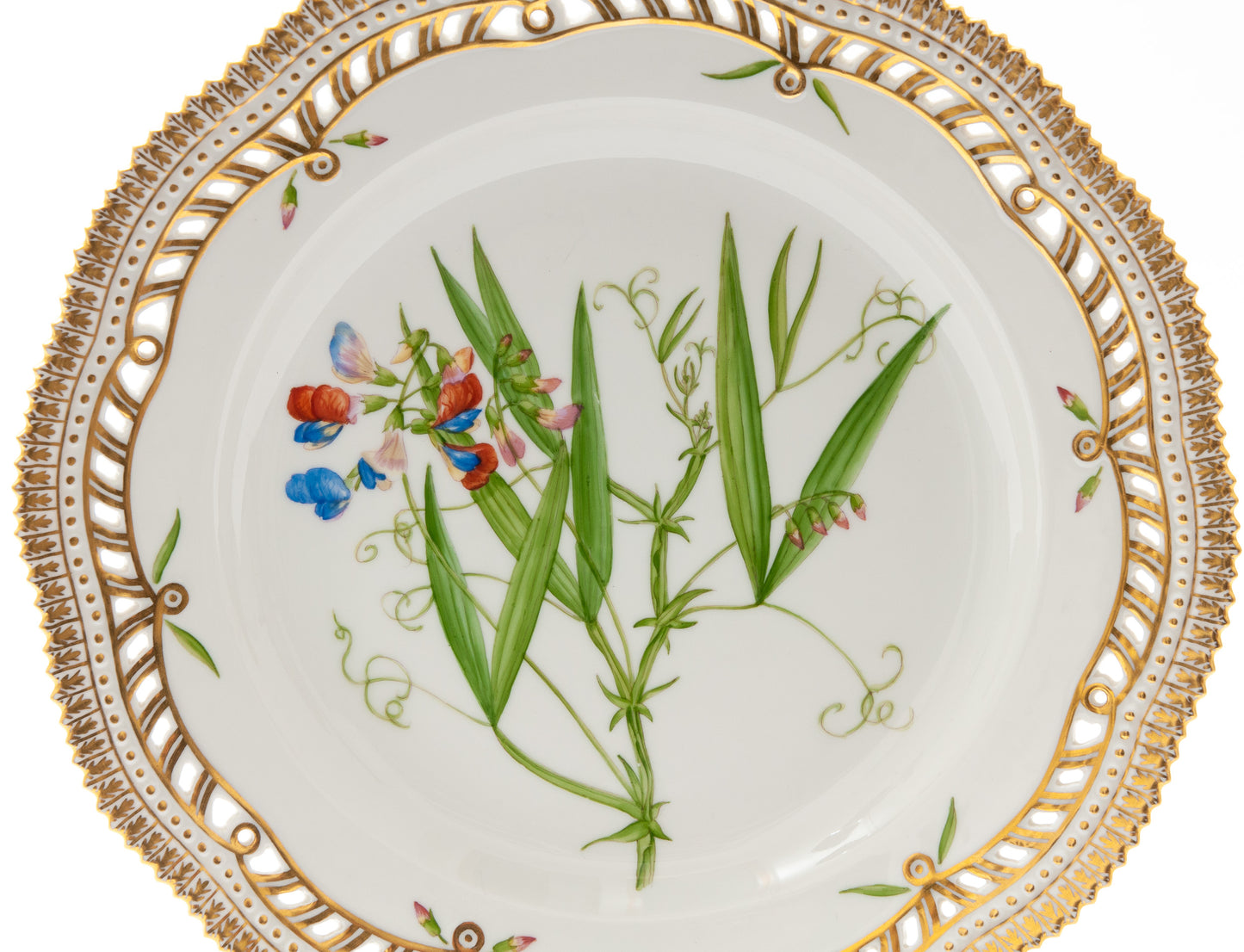 Royal Copenhagen Flora Danica Porcelain Banquet Plate - Lathyrus Sylvestris (Code 1539)