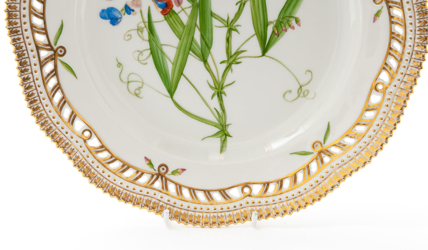 Royal Copenhagen Flora Danica Porcelain Banquet Plate - Lathyrus Sylvestris (Code 1539)
