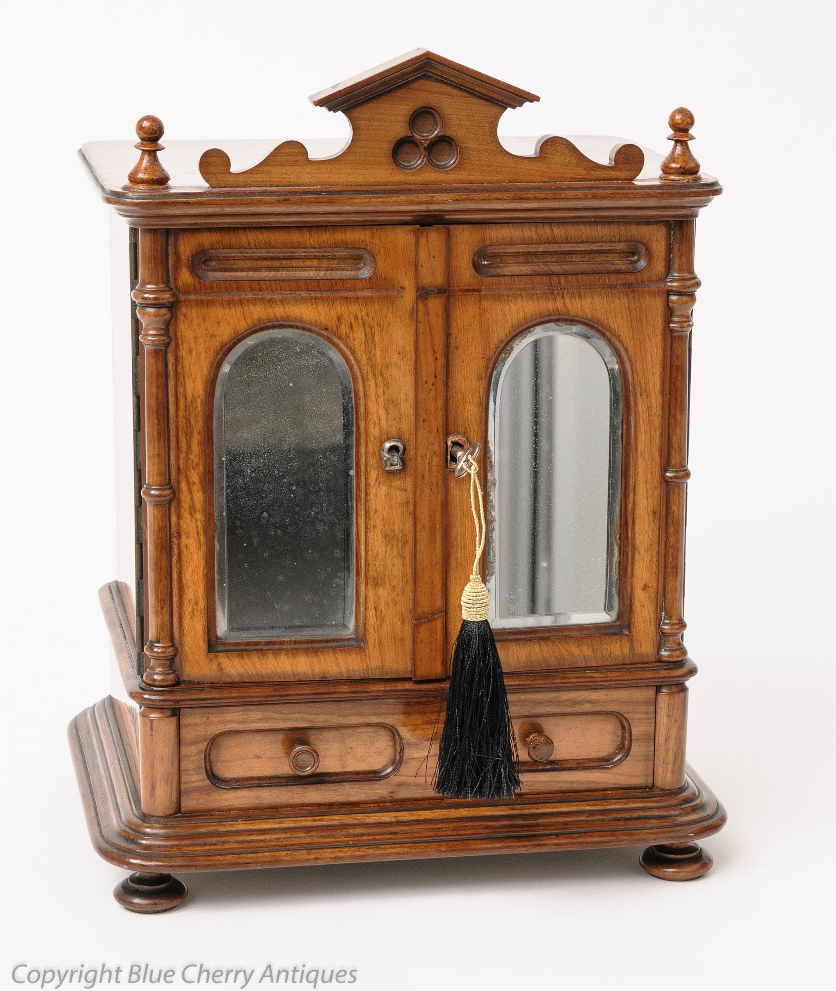 Jewelry outlet curio cabinet