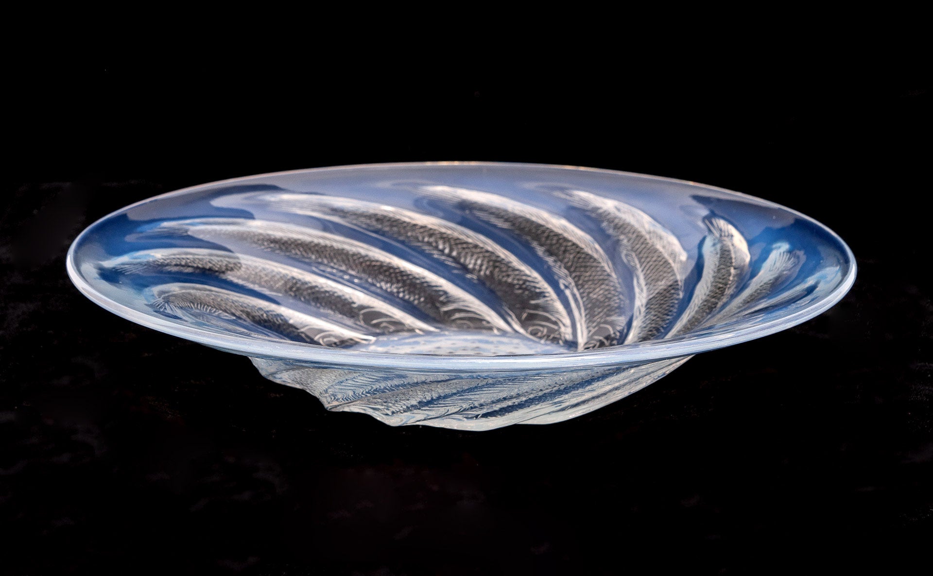 Rene Lalique Art Deco Opalescent Glass Poissons Design Shallow Dish (Code 2104)