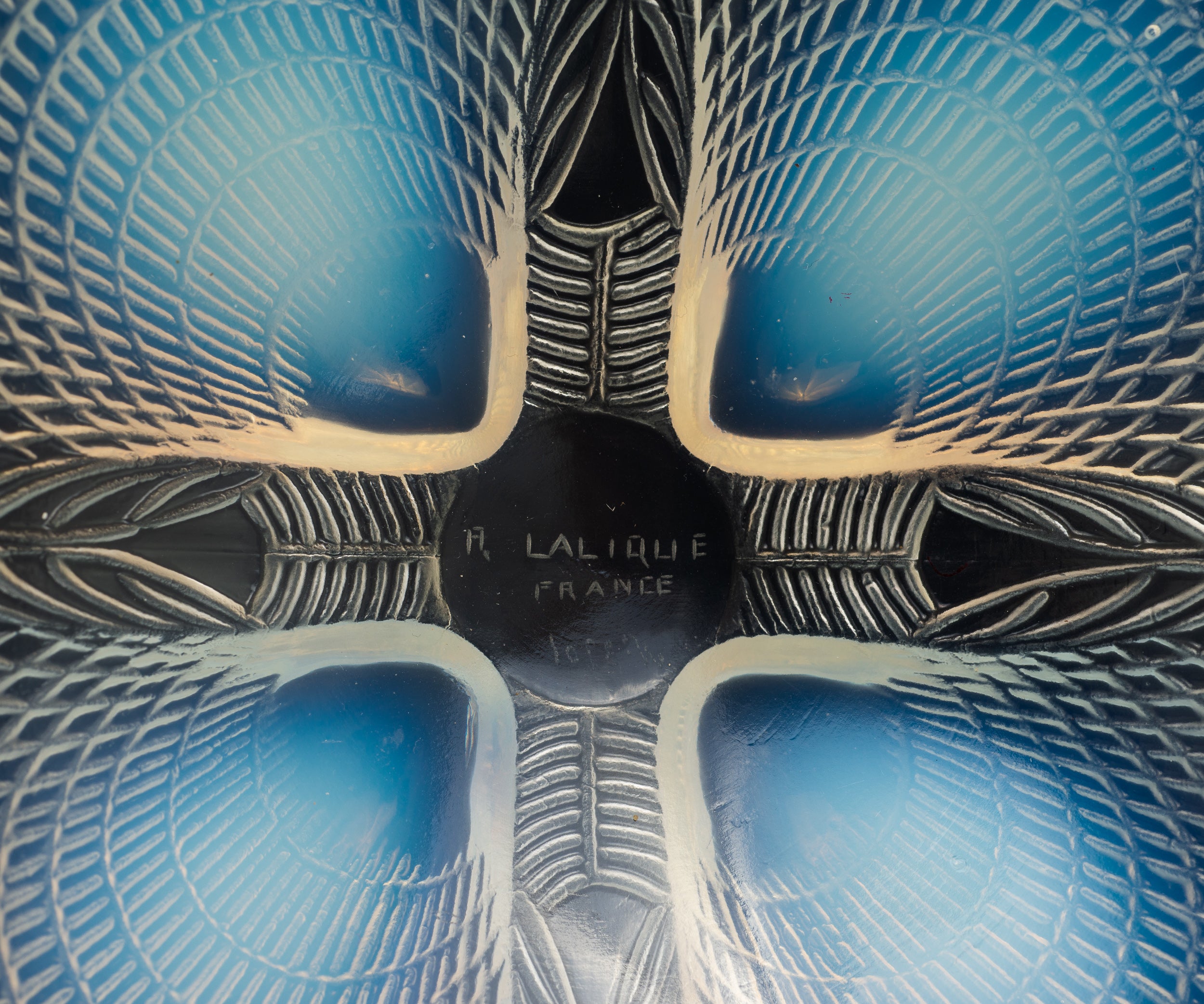 Rene Lalique Coquilles Art Deco French Opalescent Glass Bowl c1925 (Code 2152)