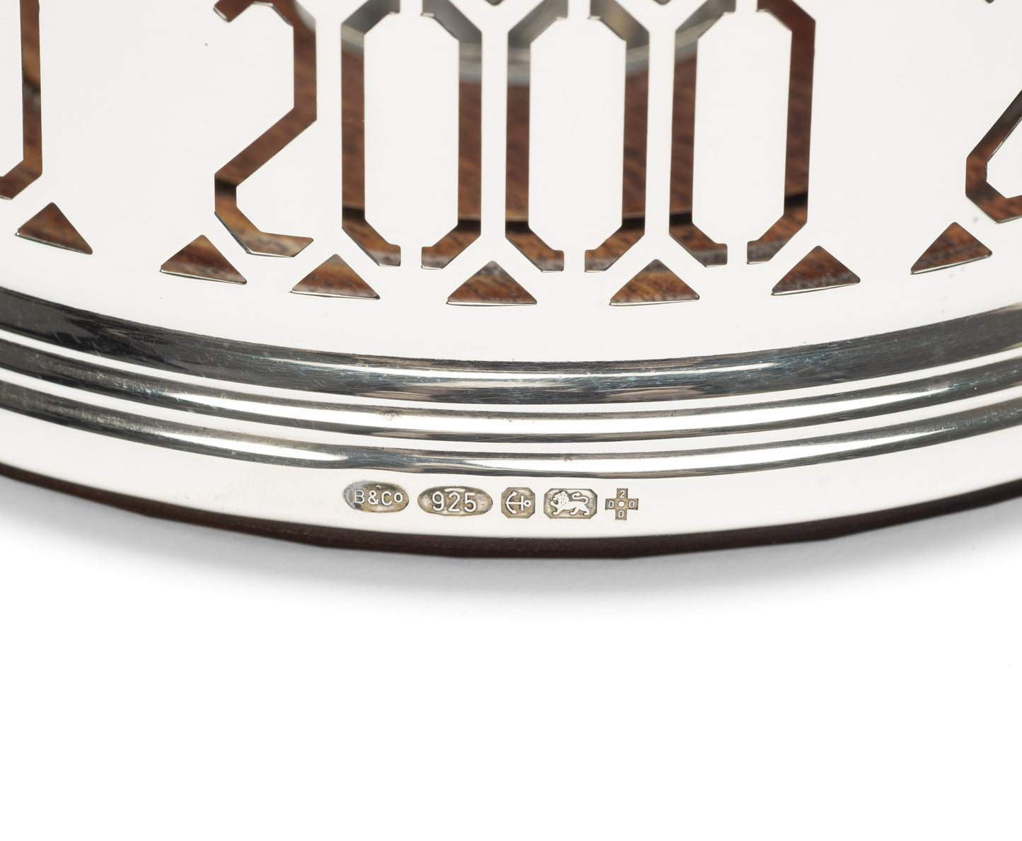 Sterling Silver Hallmarked Year 2000 Millennium Wine Bottle / Decanter Coaster (Code 2193)