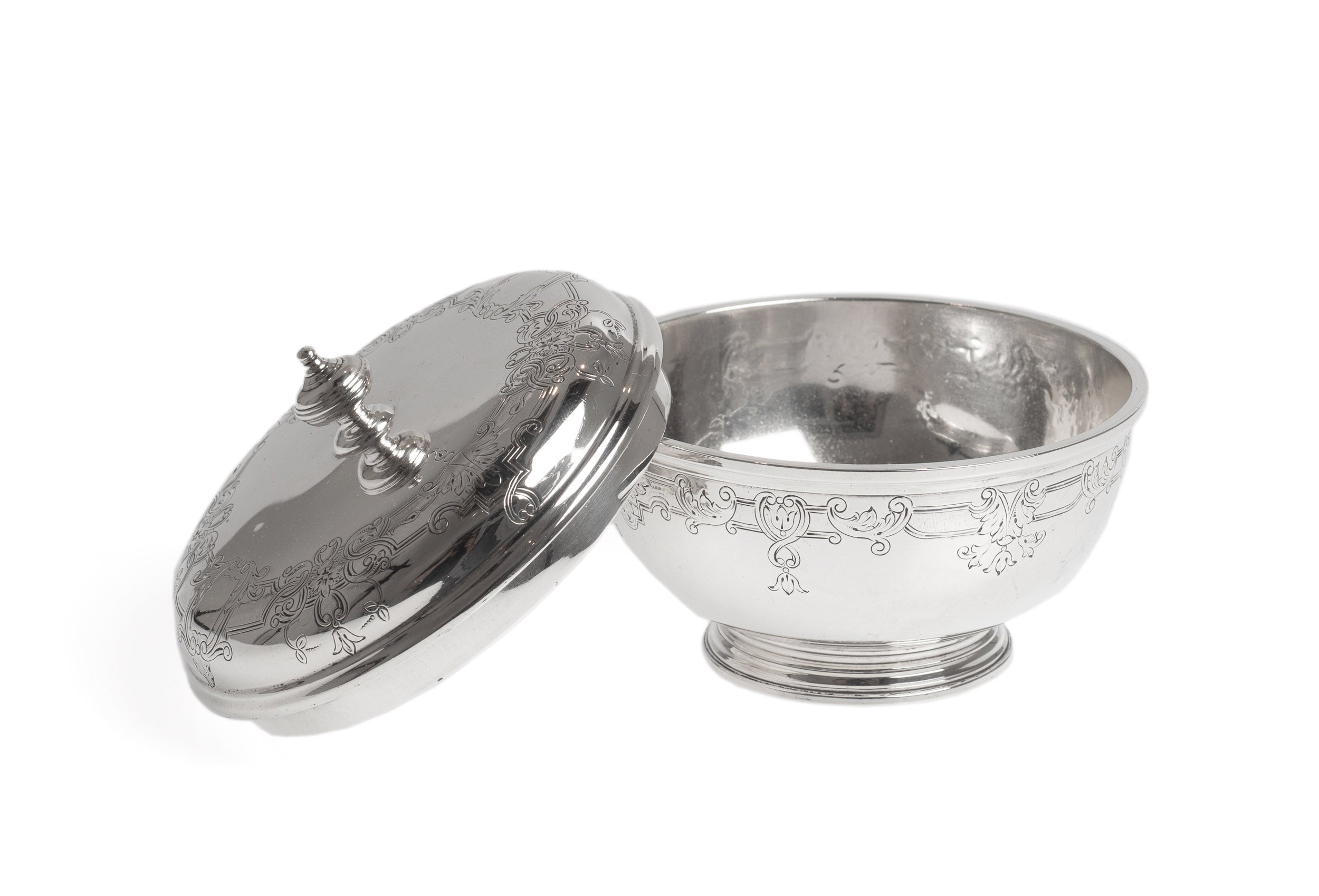 Art Deco Silver Goldsmiths & Silversmiths Heavy Lidded Dish with Chased Detail (Code 2325)