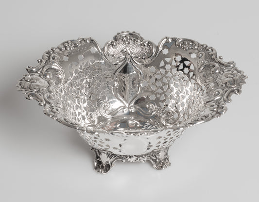 Fine Quality Victorian Silver Pierced Sweetmeat Basket by Joseph Rodgers 1899 (Code 2762)