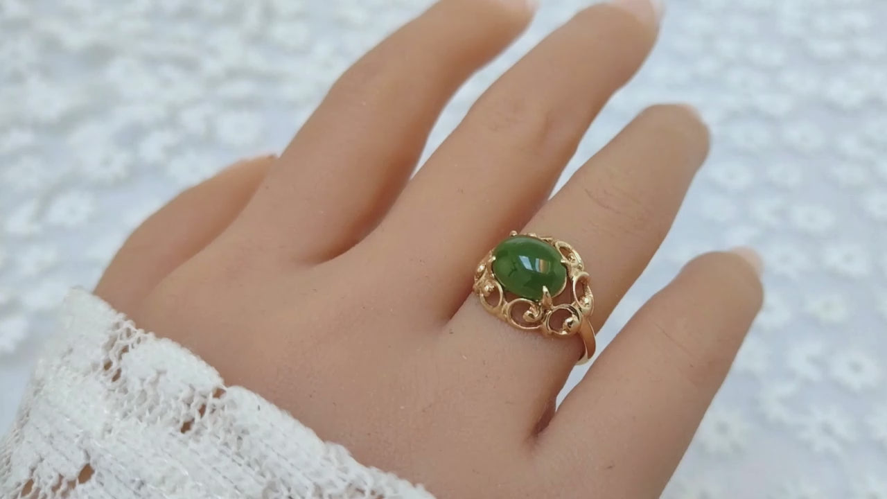 Vintage 9ct Gold Jade Gemstone Ring Green Oval Cabochon c1990 UK Size N (A1356)