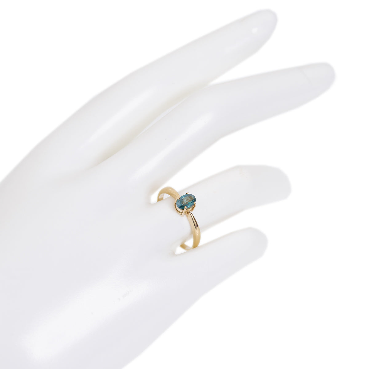 Vintage 9ct Gold Blue Topaz Solitaire Ring - Oval Facet Cut - Four Prong Hand Made Mount - UK Size P - A1029