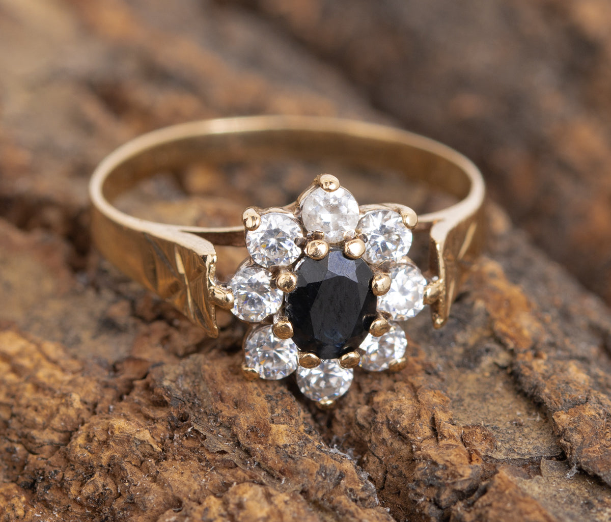 Vintage 9ct Gold Sapphire & CZ Halo 1970's Ring With Decorative Shoulders UK Size L1/2 (Code A1088)