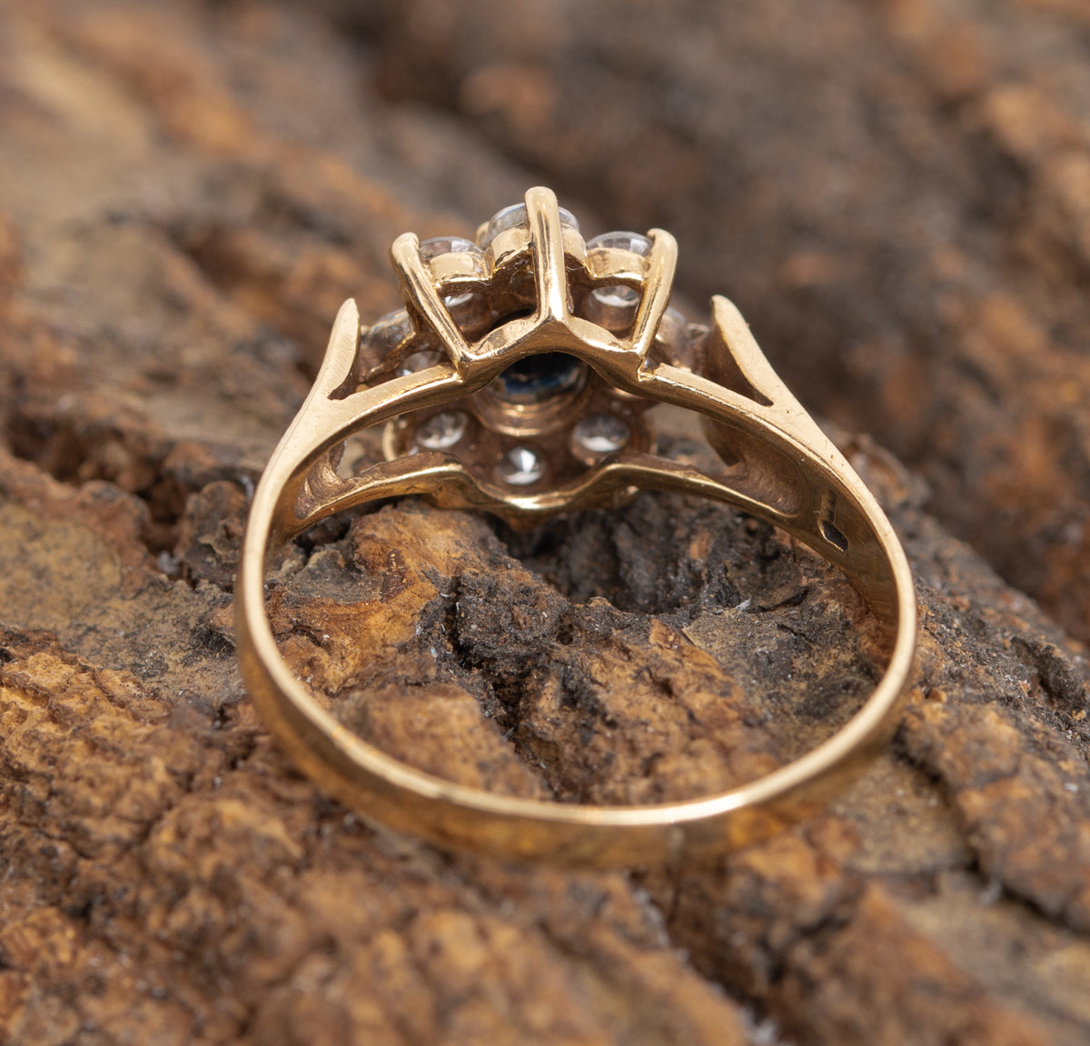 Vintage 9ct Gold Sapphire & CZ Halo 1970's Ring With Decorative Shoulders UK Size L1/2 (Code A1088)