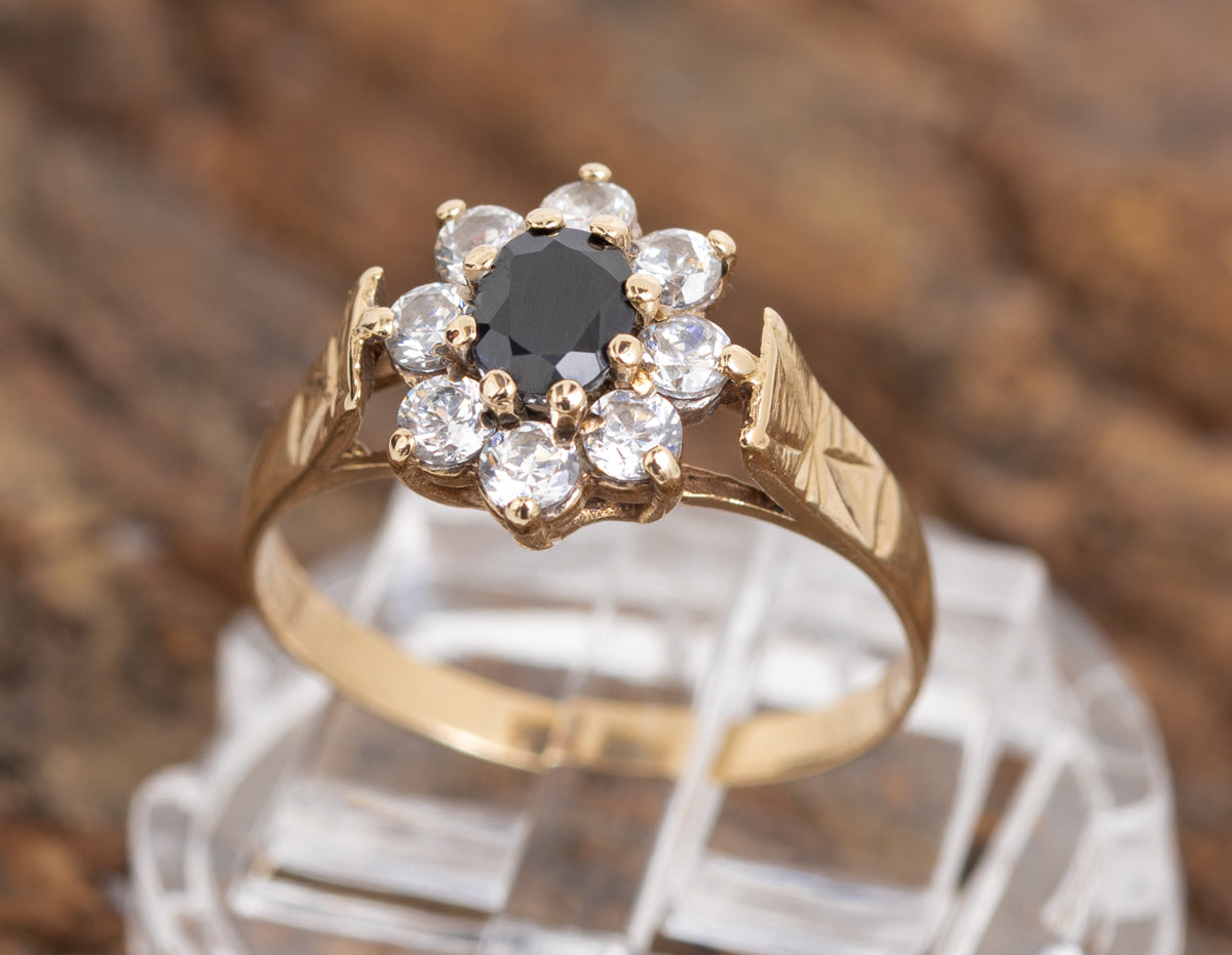Vintage 9ct Gold Sapphire & CZ Halo 1970's Ring With Decorative Shoulders UK Size L1/2 (Code A1088)
