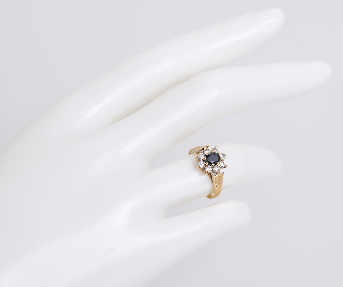 Vintage 9ct Gold Sapphire & CZ Halo 1970's Ring With Decorative Shoulders UK Size L1/2 (Code A1088)