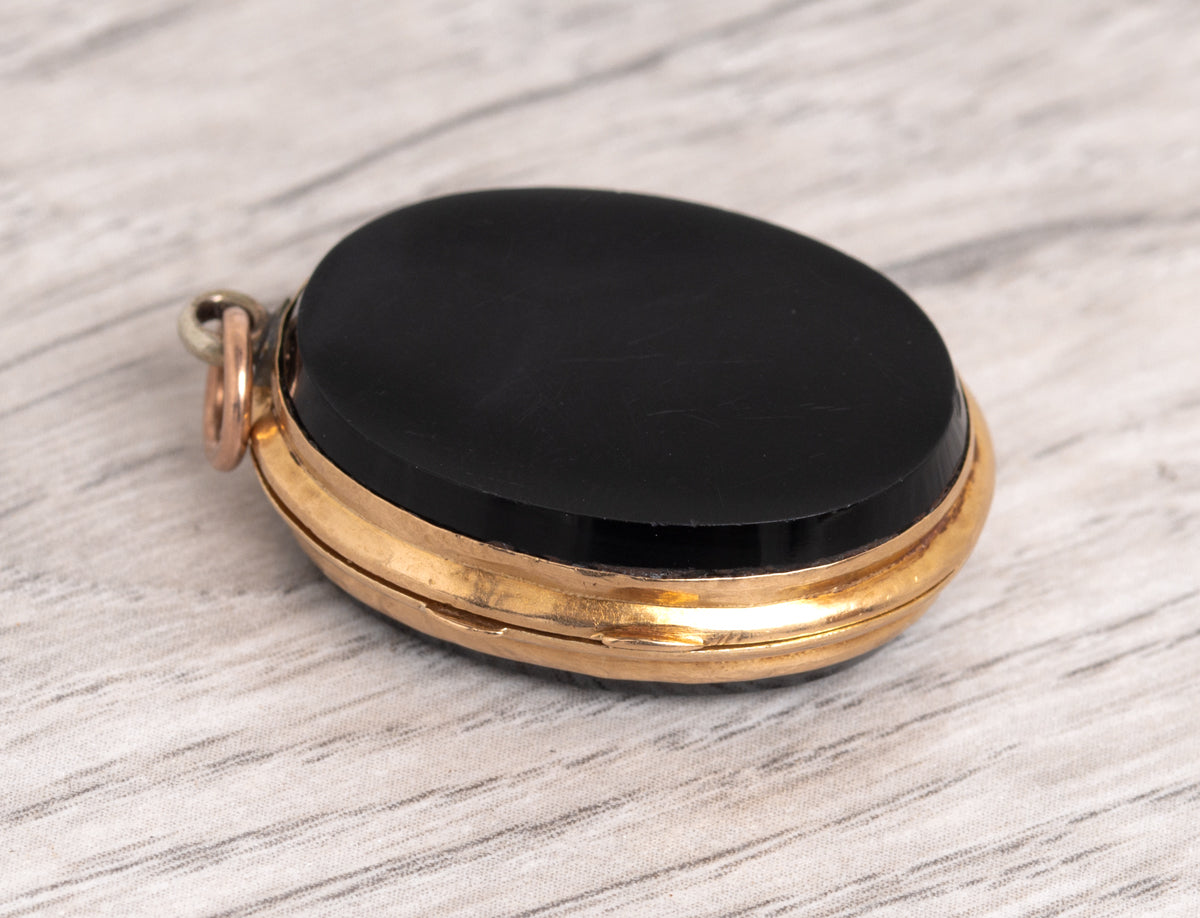 Victorian Antique 22ct Gold & Onyx Mourning Locket With Interior Glazed Panel (Code A1101)