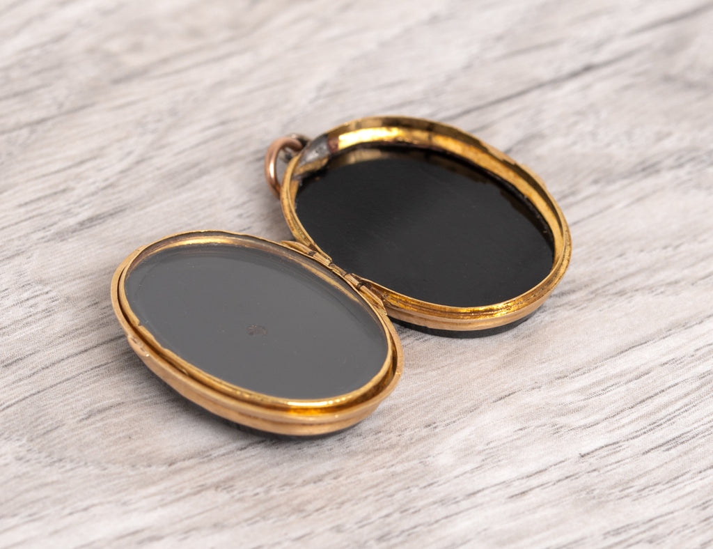 Victorian Antique 22ct Gold & Onyx Mourning Locket With Interior Glazed Panel (Code A1101)