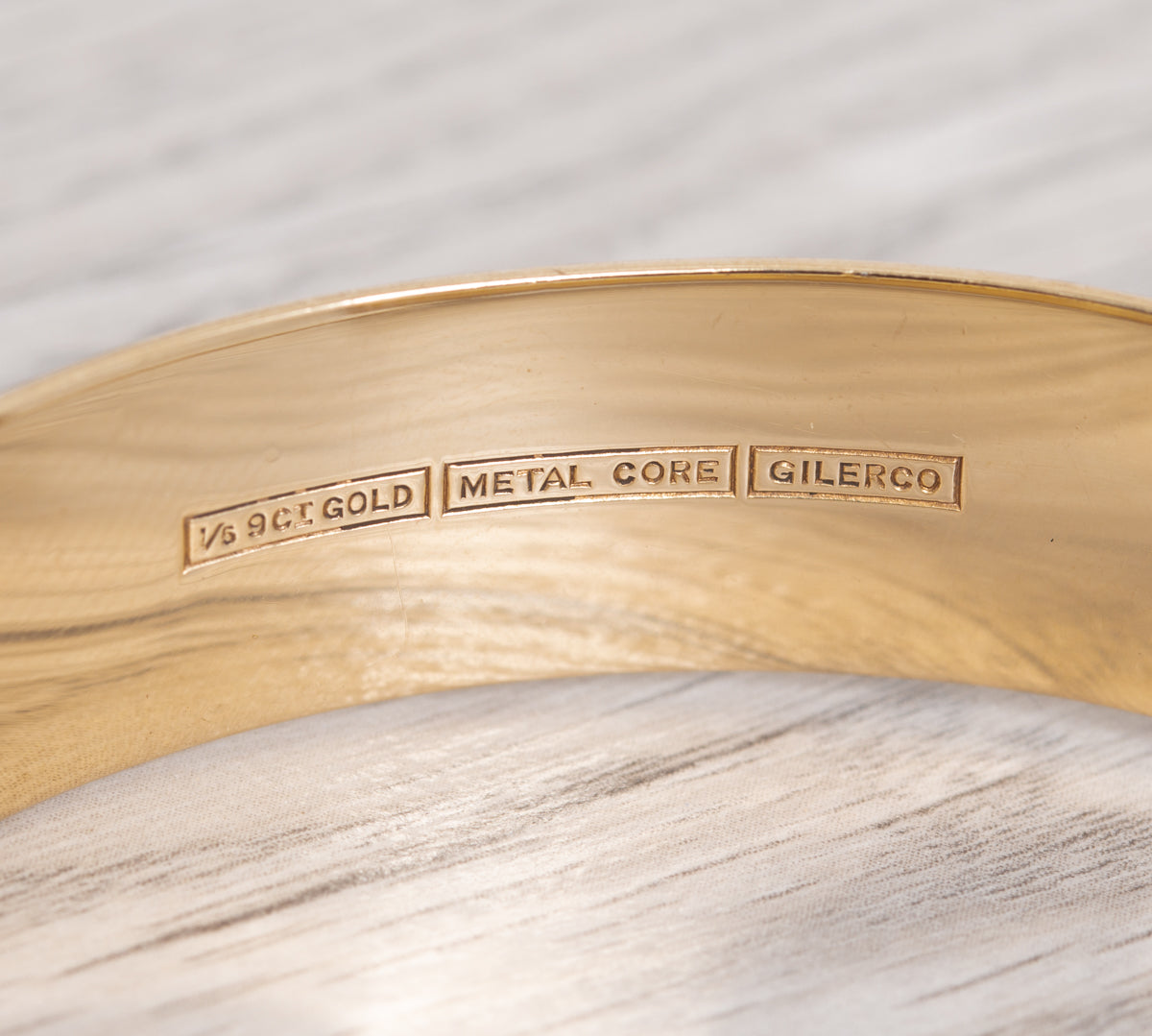 Vintage Gilerco 9ct Gold 1/5 Metal Core & Ruby Heavy Bangle / Bracelet c.1960  (Code A1111)