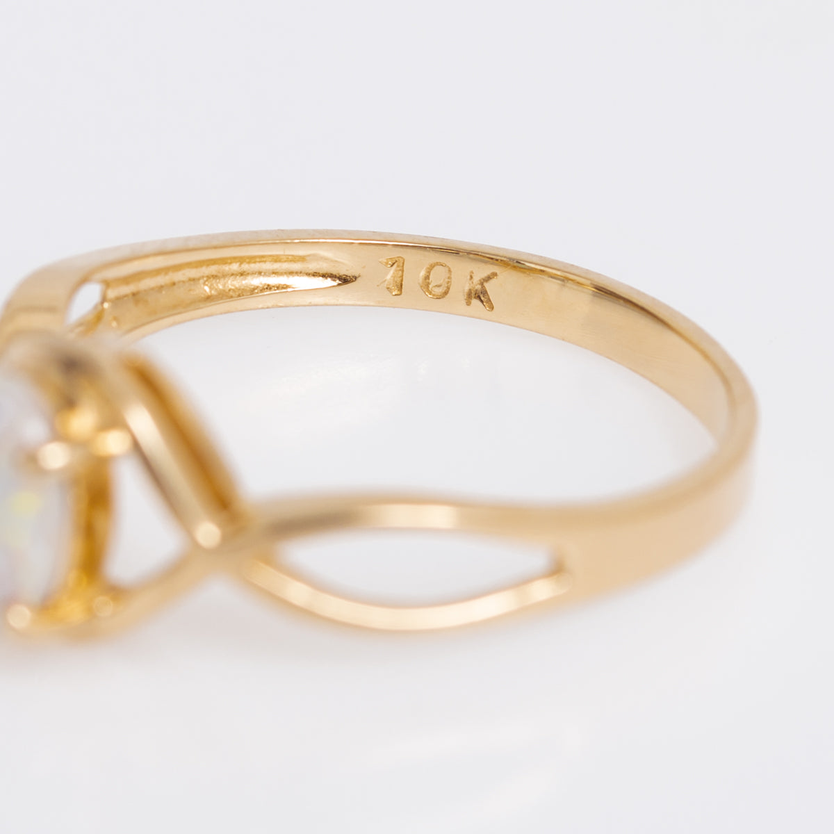 Elegant Ladies 10K Gold & White Opal Ring With Decorative Band Size M1/2 (A1139)