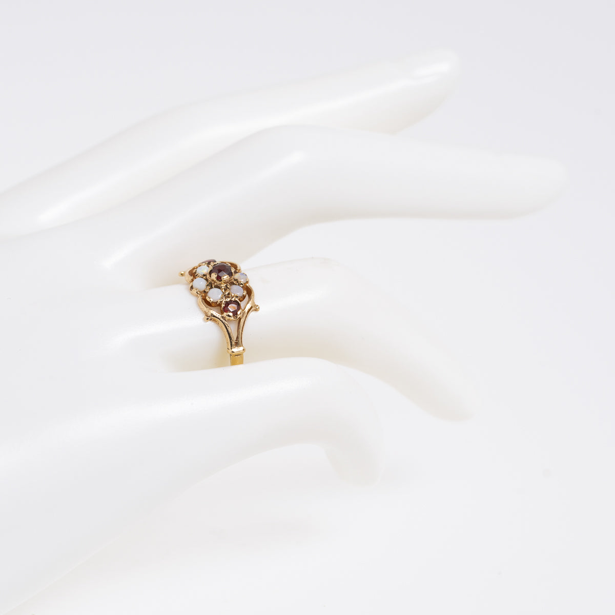 Vintage Retro 1980's 9ct Gold Garnet & Opal Flower Design Ring Ladies Size P  (A1151)
