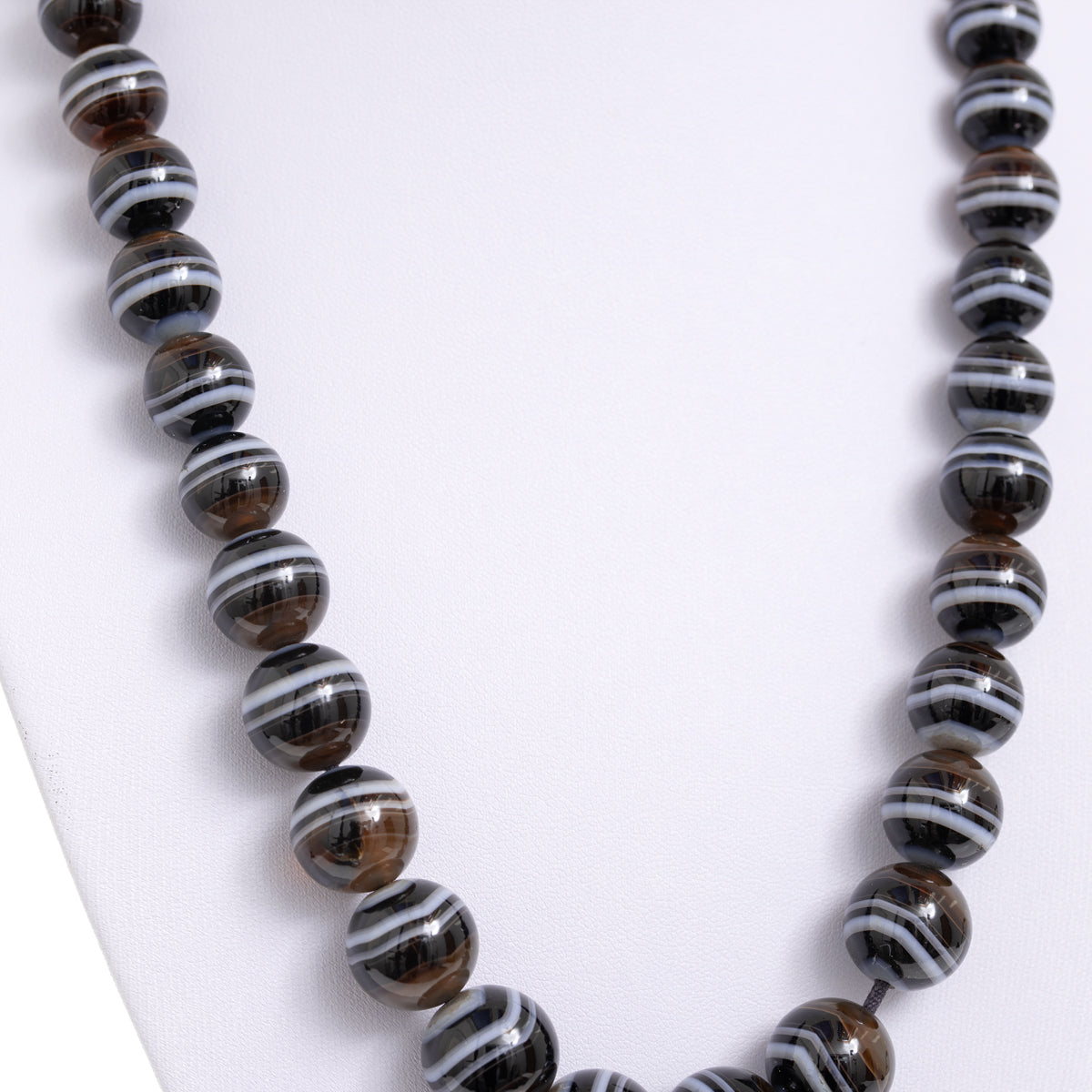 Antique Victorian Bulls Eye Banded Agate Large Graduated Beaded Necklace c.1870 (A1165)