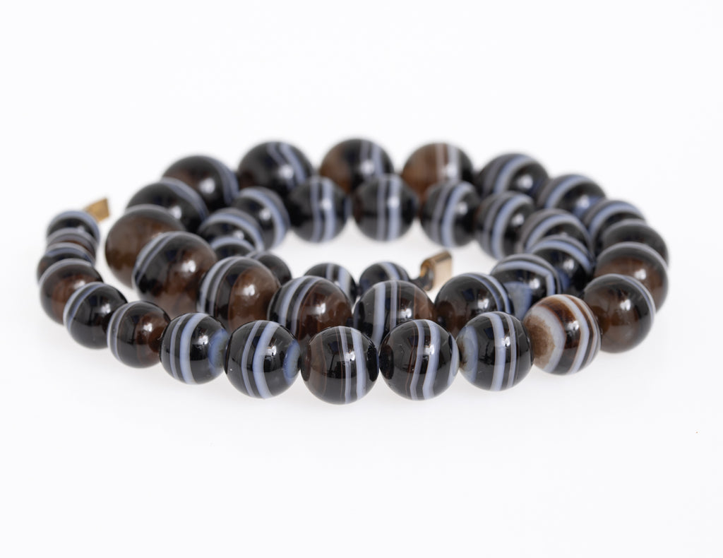 Antique Victorian Bulls Eye Banded Agate Large Graduated Beaded Necklace c.1870 (A1165)